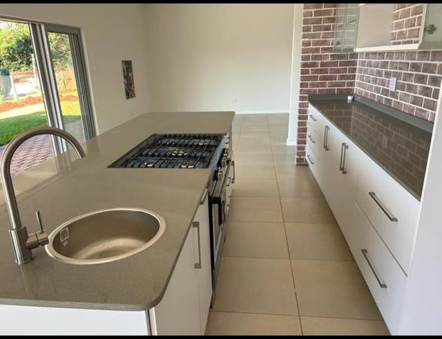 5 BEDROOM PROPERTY TO RENT IN ZINI RIVER ESTATE